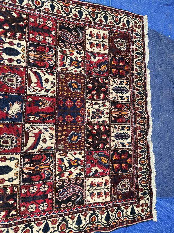 ORIENTAL TYPE AREA RUG MEASURING 9'10 X 7'3