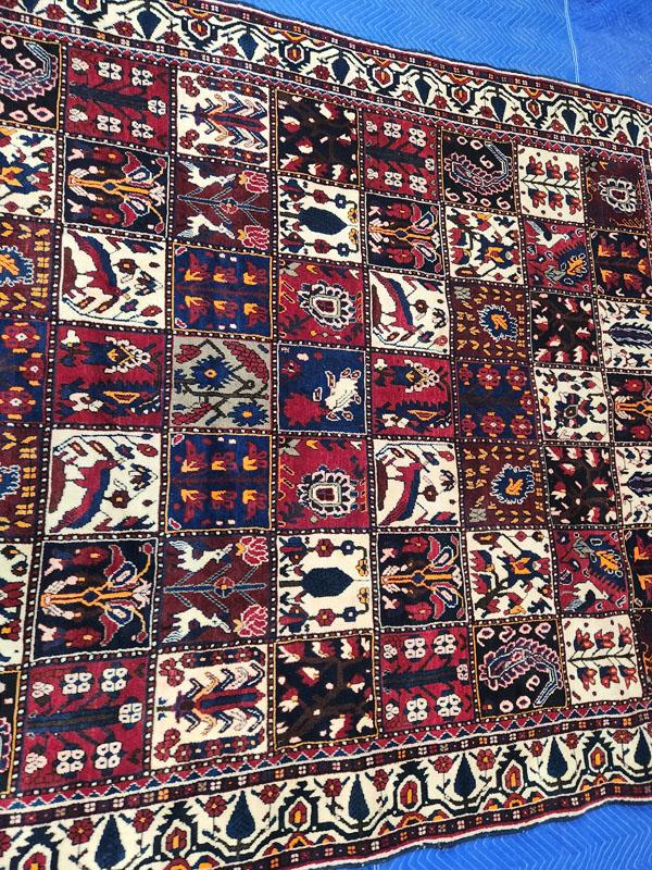 ORIENTAL TYPE AREA RUG MEASURING 9'10 X 7'3