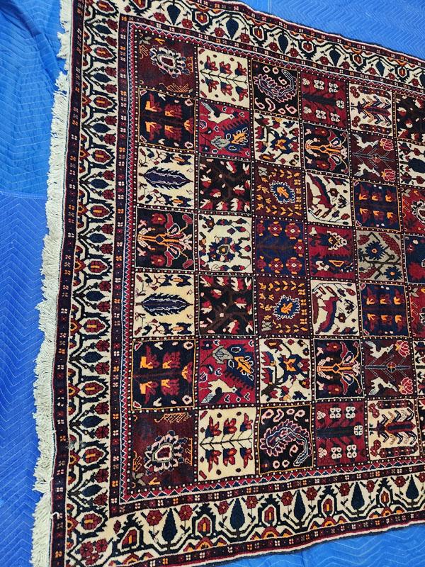 ORIENTAL TYPE AREA RUG MEASURING 9'10 X 7'3
