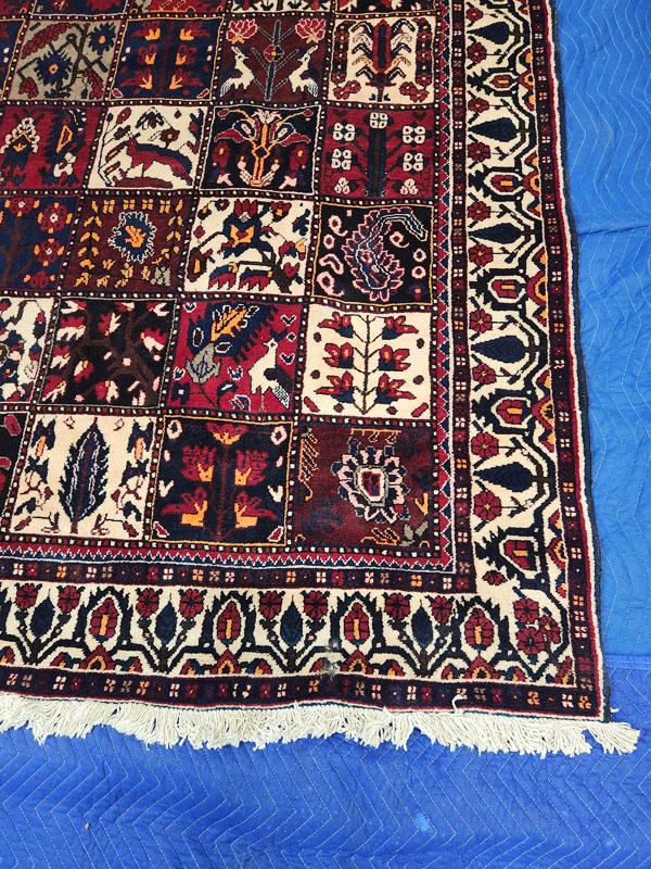 ORIENTAL TYPE AREA RUG MEASURING 9'10 X 7'3