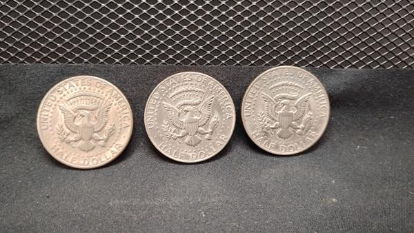 (11) U.S. KENNEDY HALF DOLLARS 1971-1979 - D AND NO MINT MARKS