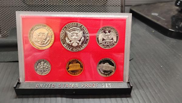 U.S. 1982 PROOF SET WITH 1789 DEPT OF TREASURY COIN
