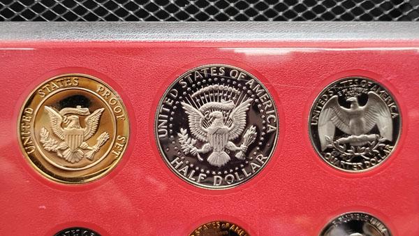 U.S. 1982 PROOF SET WITH 1789 DEPT OF TREASURY COIN
