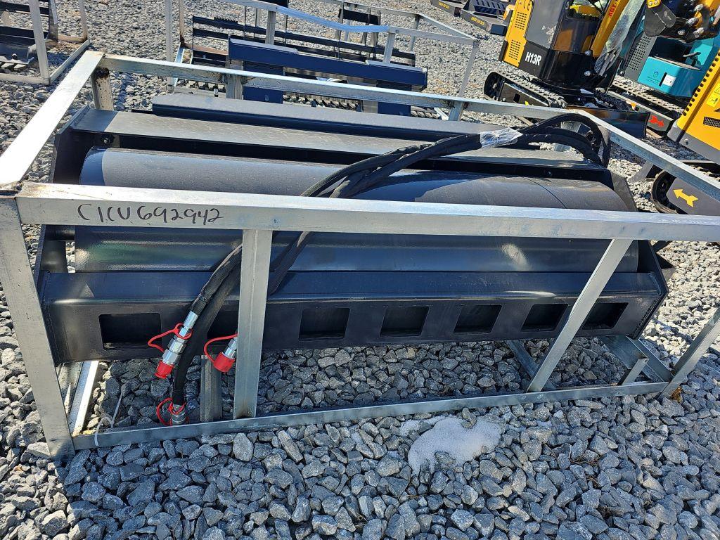WOLVERINE 76" VIBRATORY ROLLER SKID STEER ATTACH