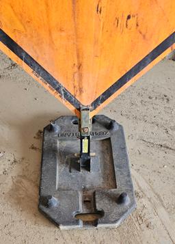 3 Rubber Bases, 2 Flags