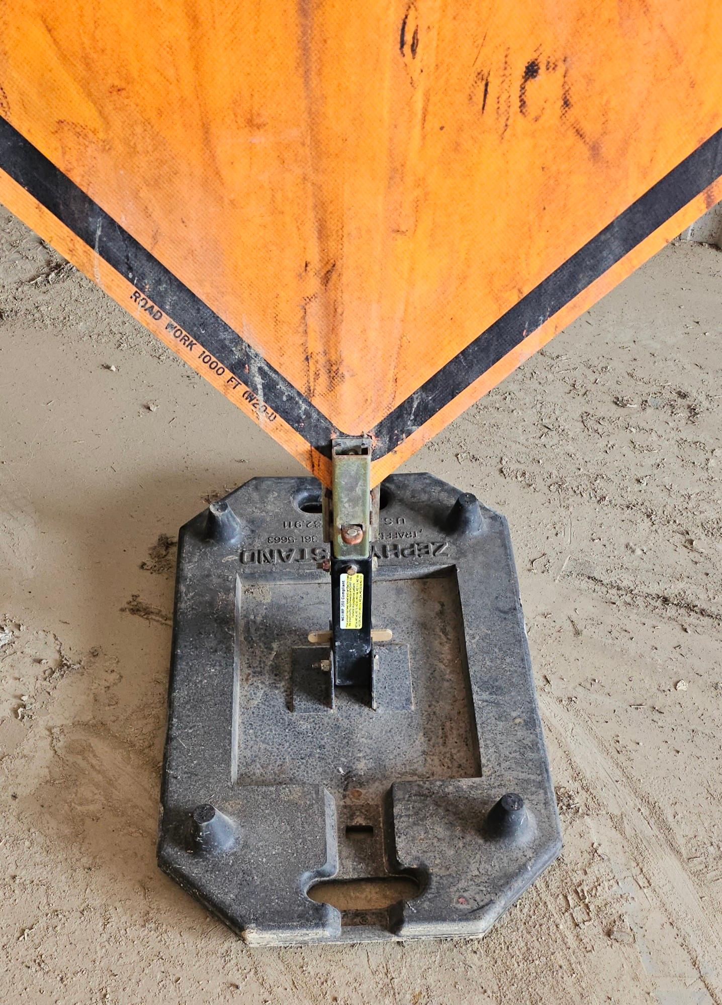 3 Rubber Bases, 2 Flags
