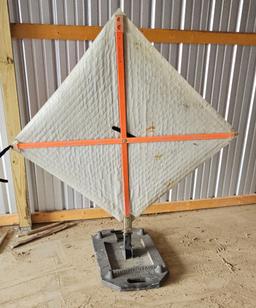 3 Rubber Bases, 2 Flags
