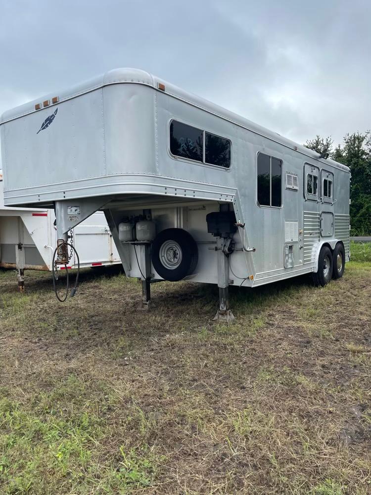 1990 feather lite 2 horse trailer