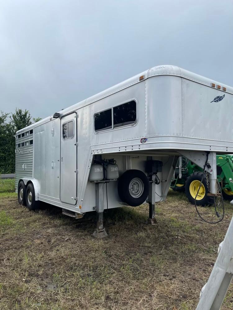 1990 feather lite 2 horse trailer