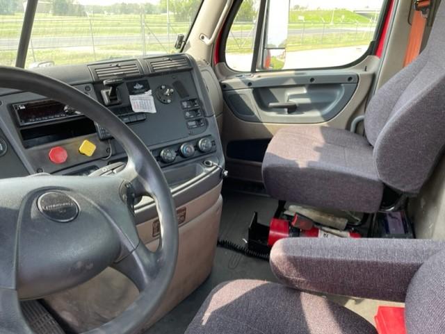 2018 FREIGHTLINER  CASCADIA