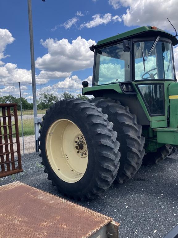 JD 4840 TRACTOR POWERSHIFT W/DUALS 3736 HRS RUNS & SHIFTS CORRECT GOOD TRACTOR