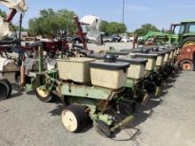 JD 7100 8 ROW PLANTER
