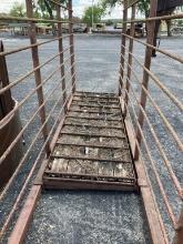 CATTLE CHUTE WITH RAMP