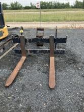 JD QUICK ATTACH 48'' PALLETT FORKS