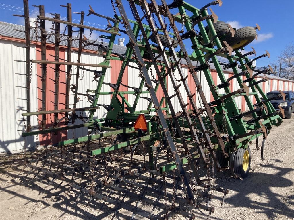 John Deere 960 Field Cultivator