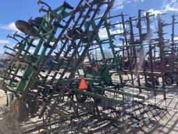John Deere 960 Field Cultivator