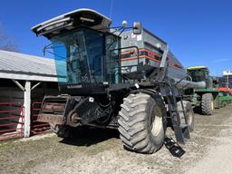 Gleaner R-62 Combine
