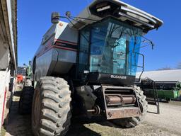 Gleaner R-62 Combine