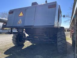 Gleaner R-62 Combine