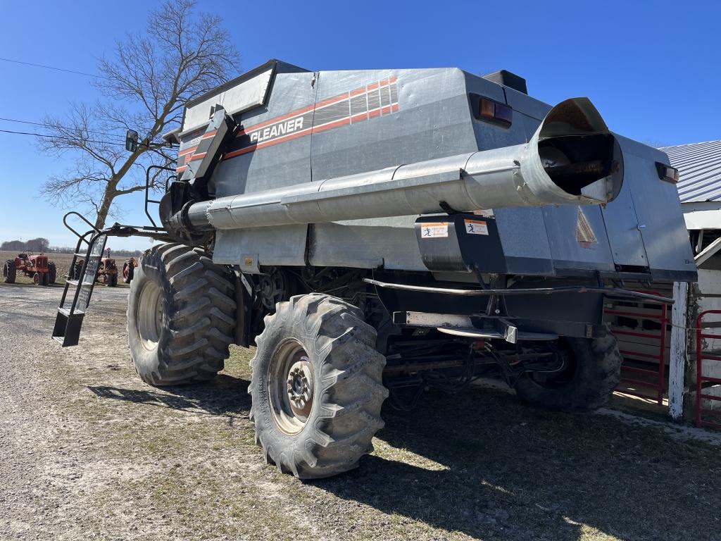 Gleaner R-62 Combine
