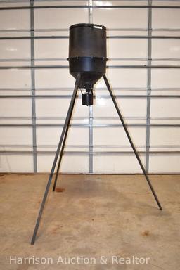 MOULTRIE deer feeder
