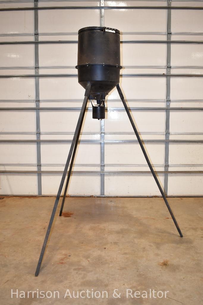 MOULTRIE deer feeder