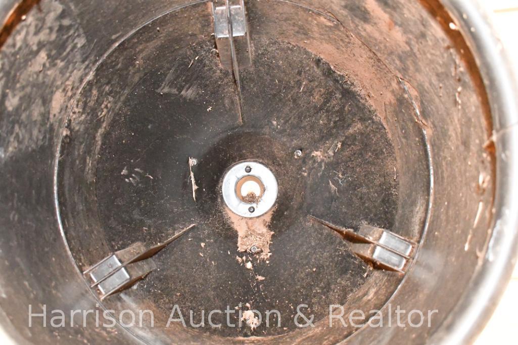 MOULTRIE deer feeder