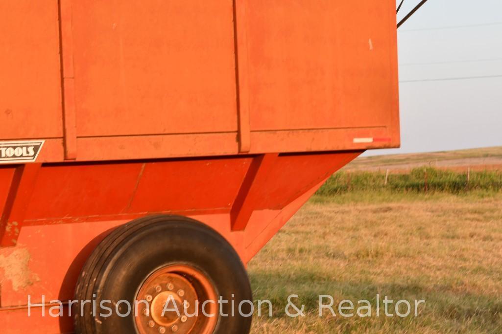 UT 400 BUSHEL GRAIN CART