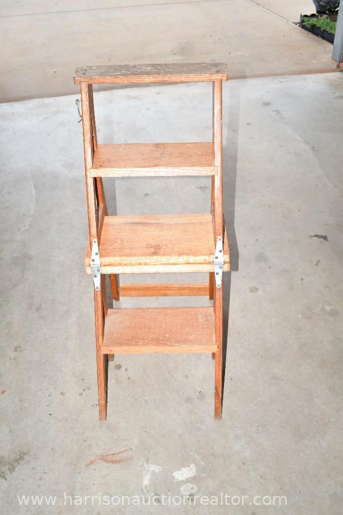 WOODEN CONVERTIBLE STEPLADDER AND CHAIR COMBO