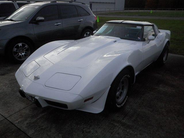 1978 White Chevrolet 2 DR Corvette.This beautiful white 1978 25th Anniversa