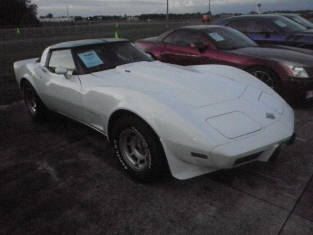 1978 White Chevrolet 2 DR Corvette.This beautiful white 1978 25th Anniversa