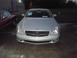2006 Mercedes CLS500 Sedan.Clean autocheck.New vehicle trade in.Large V8 en