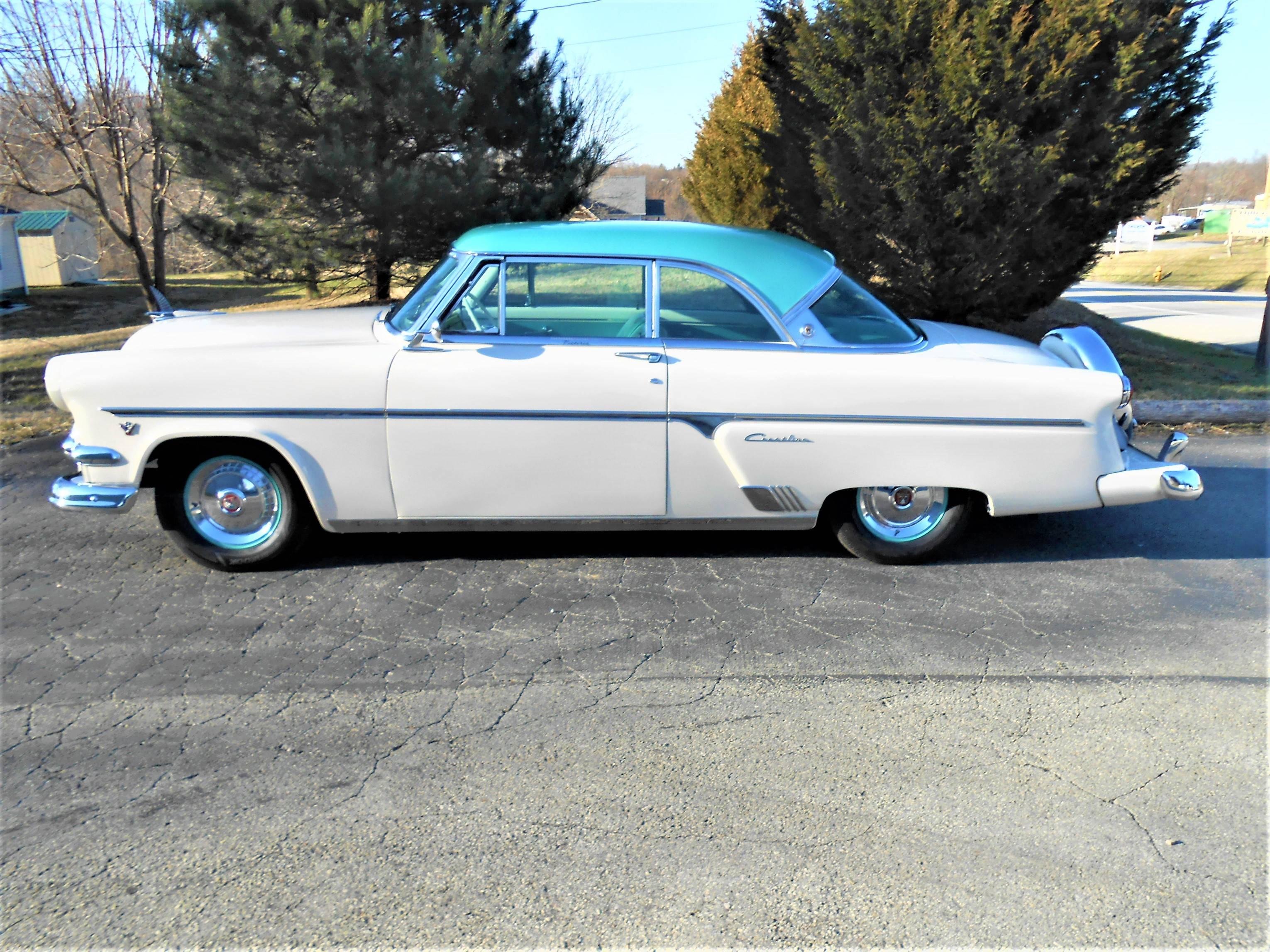 1954 Ford Crestline Victoria 2 door Sedan. Ford's Top of the Line model in