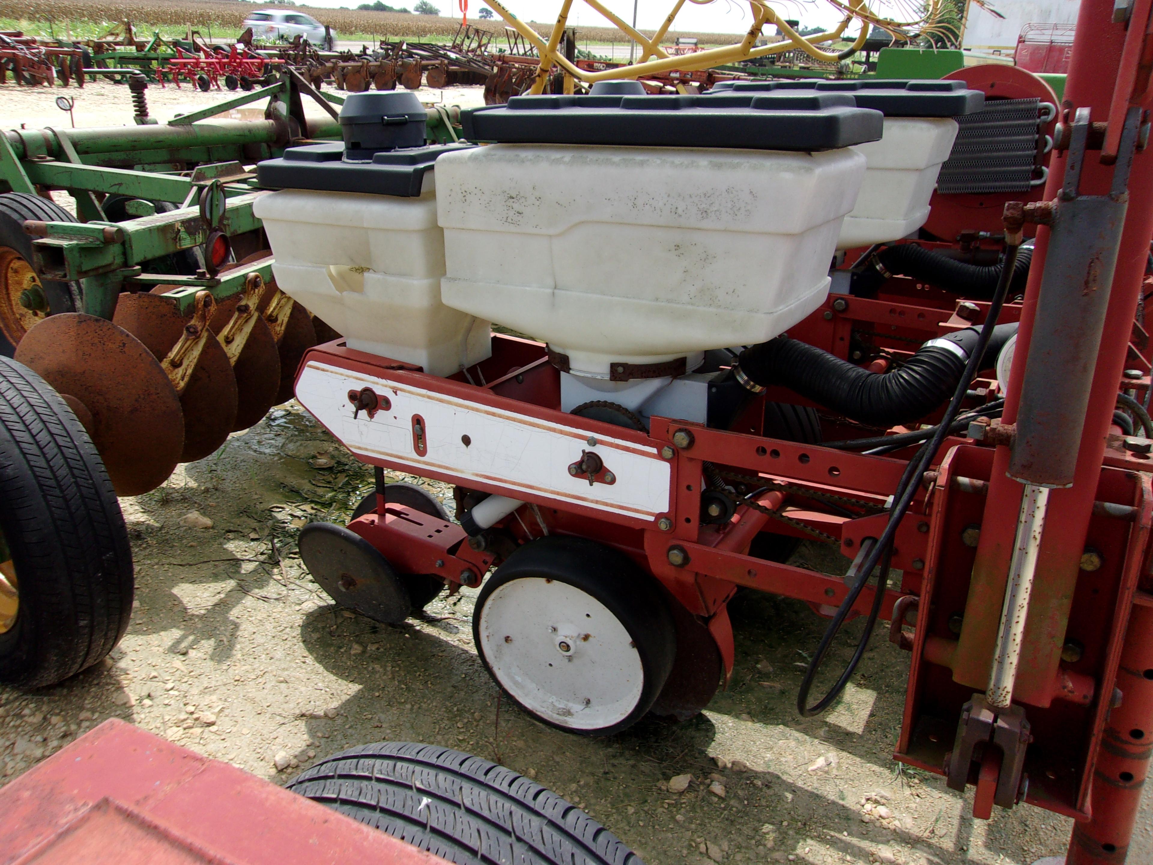 4 row Planter