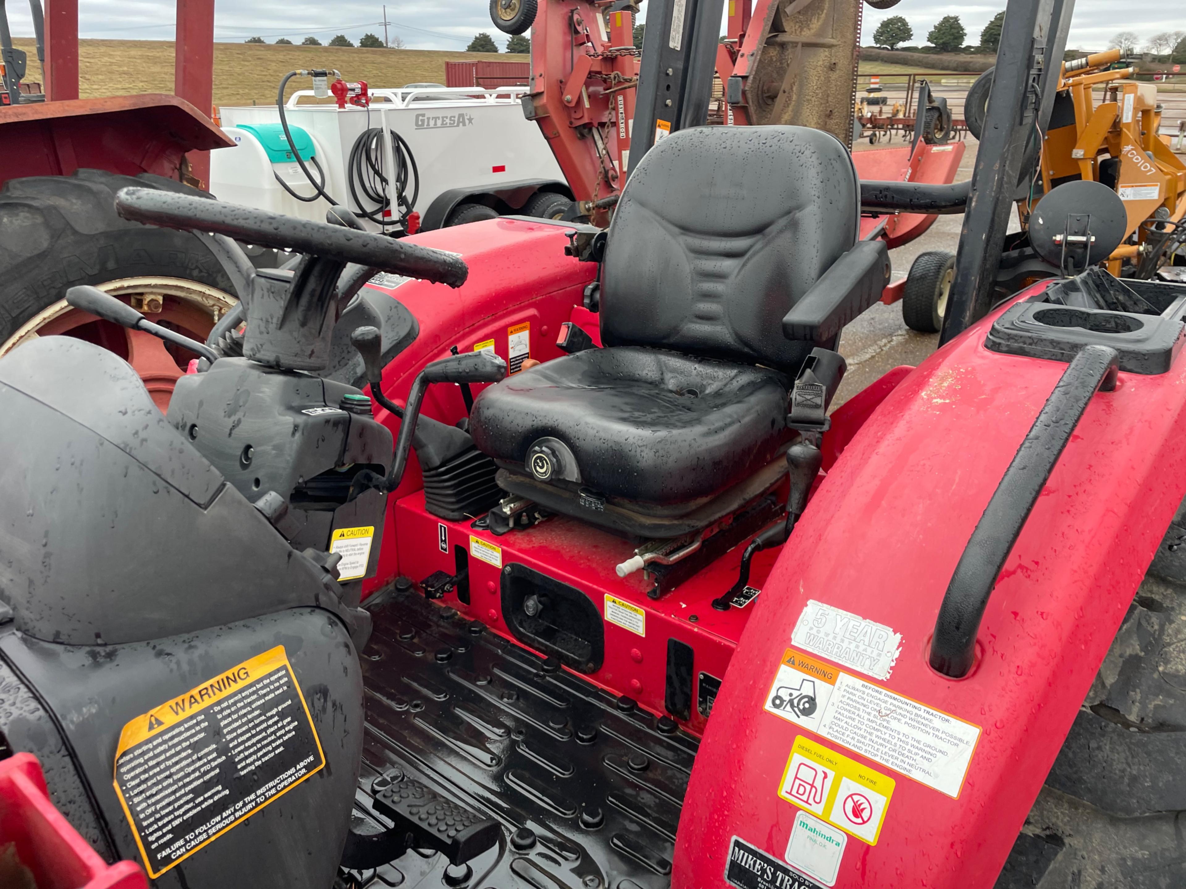 Mahindra 5035 Tractor w/Loader