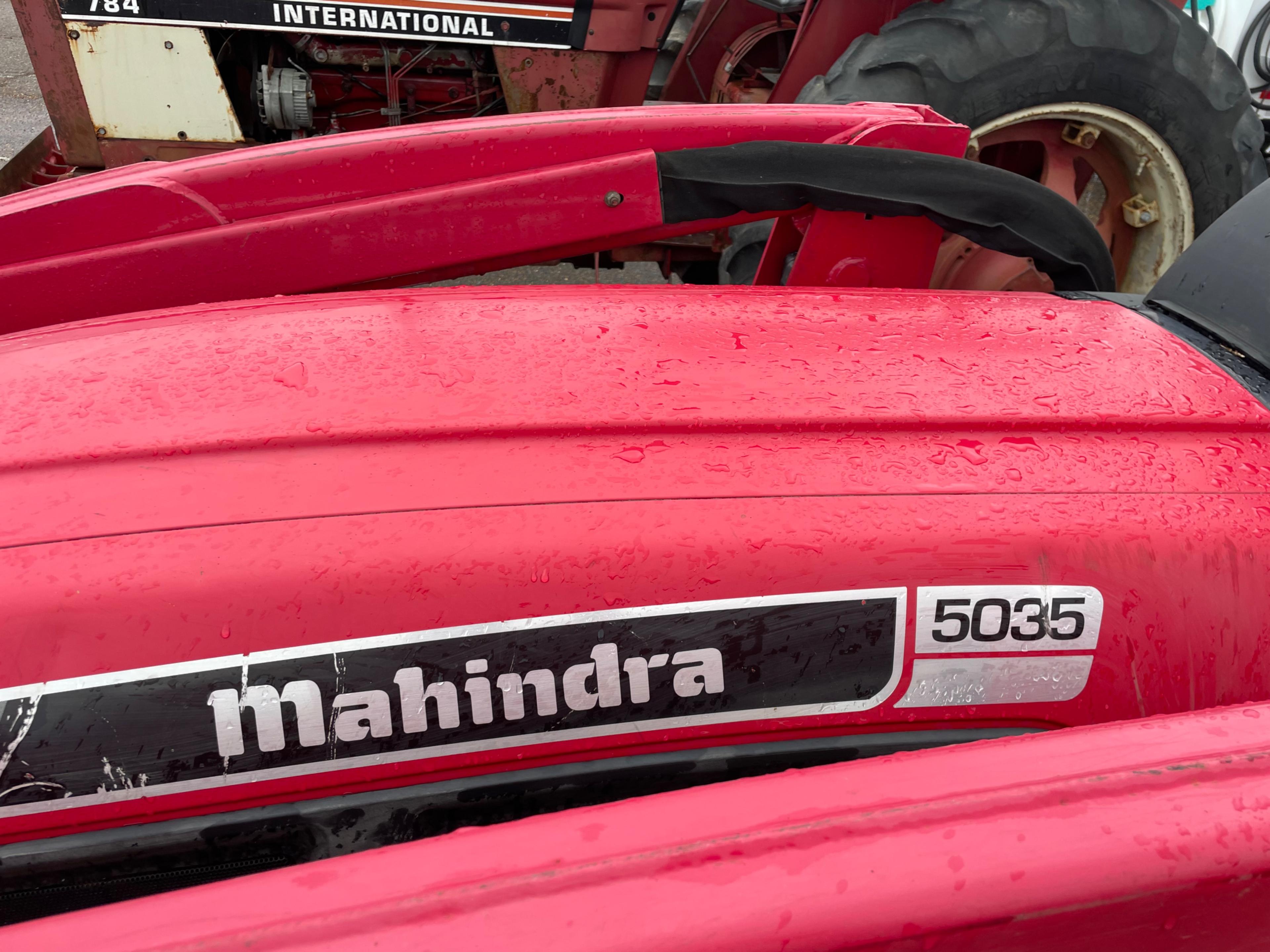 Mahindra 5035 Tractor w/Loader