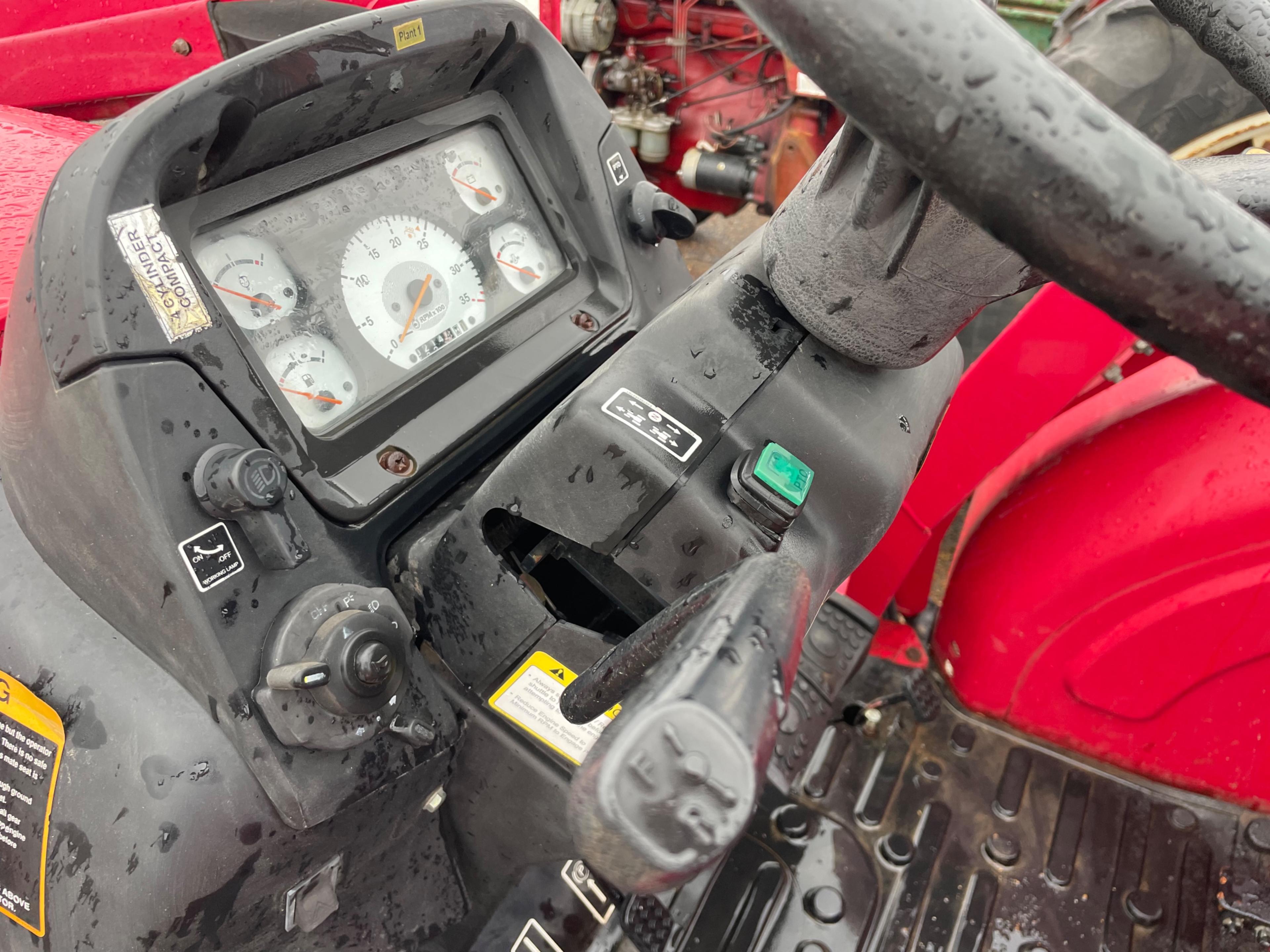 Mahindra 5035 Tractor w/Loader