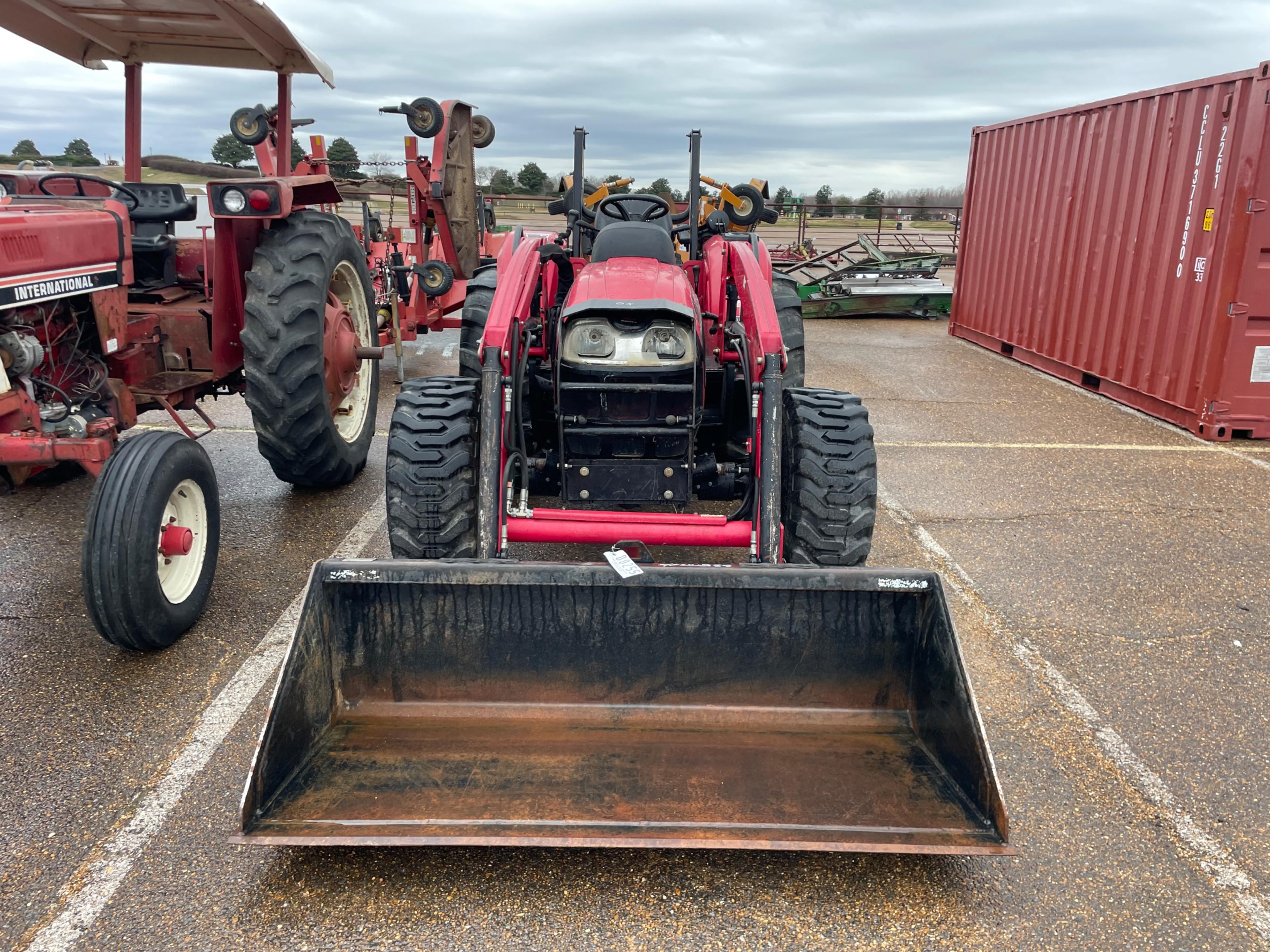 Mahindra 5035 Tractor w/Loader