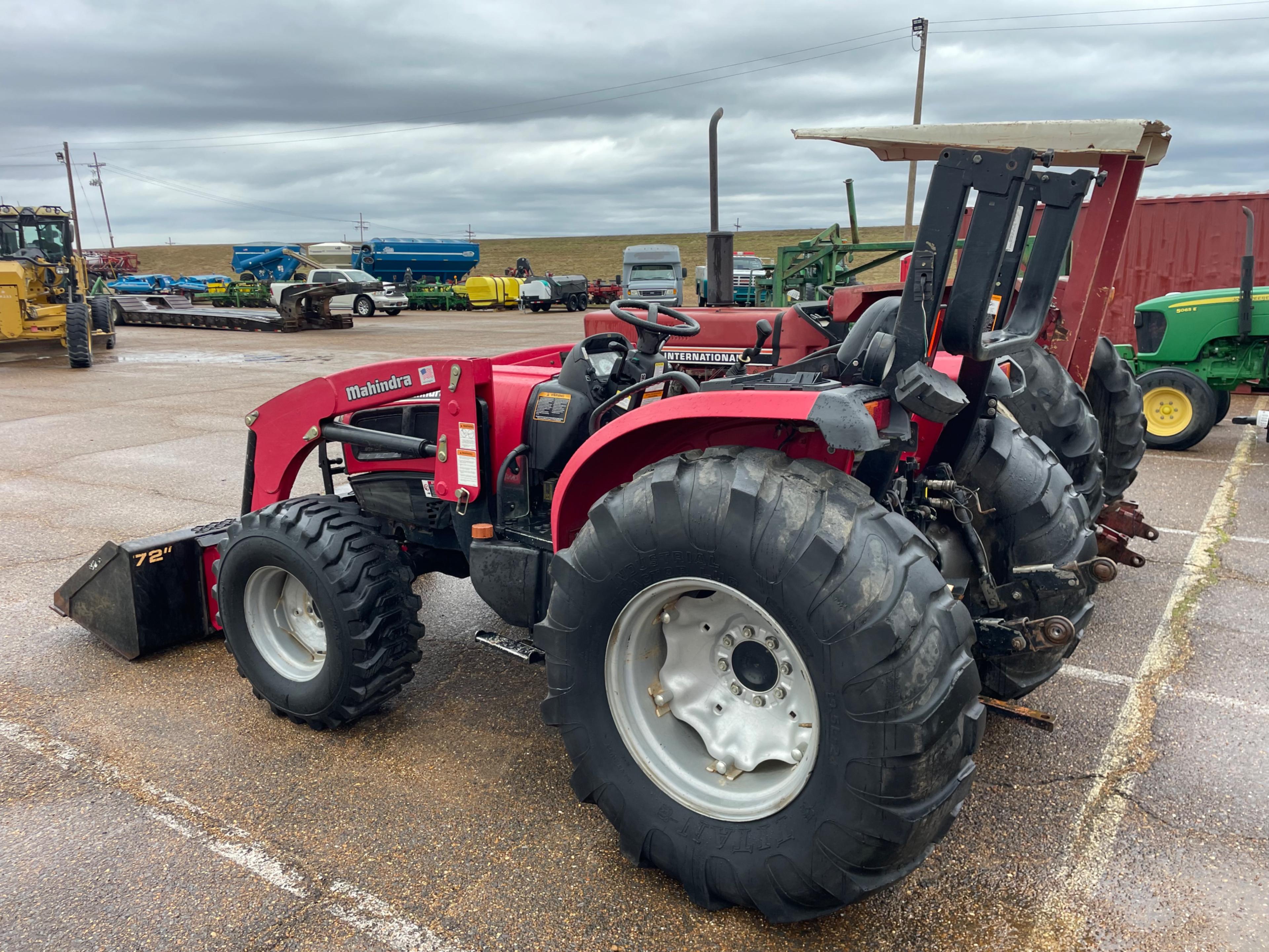 Mahindra 5035 Tractor w/Loader