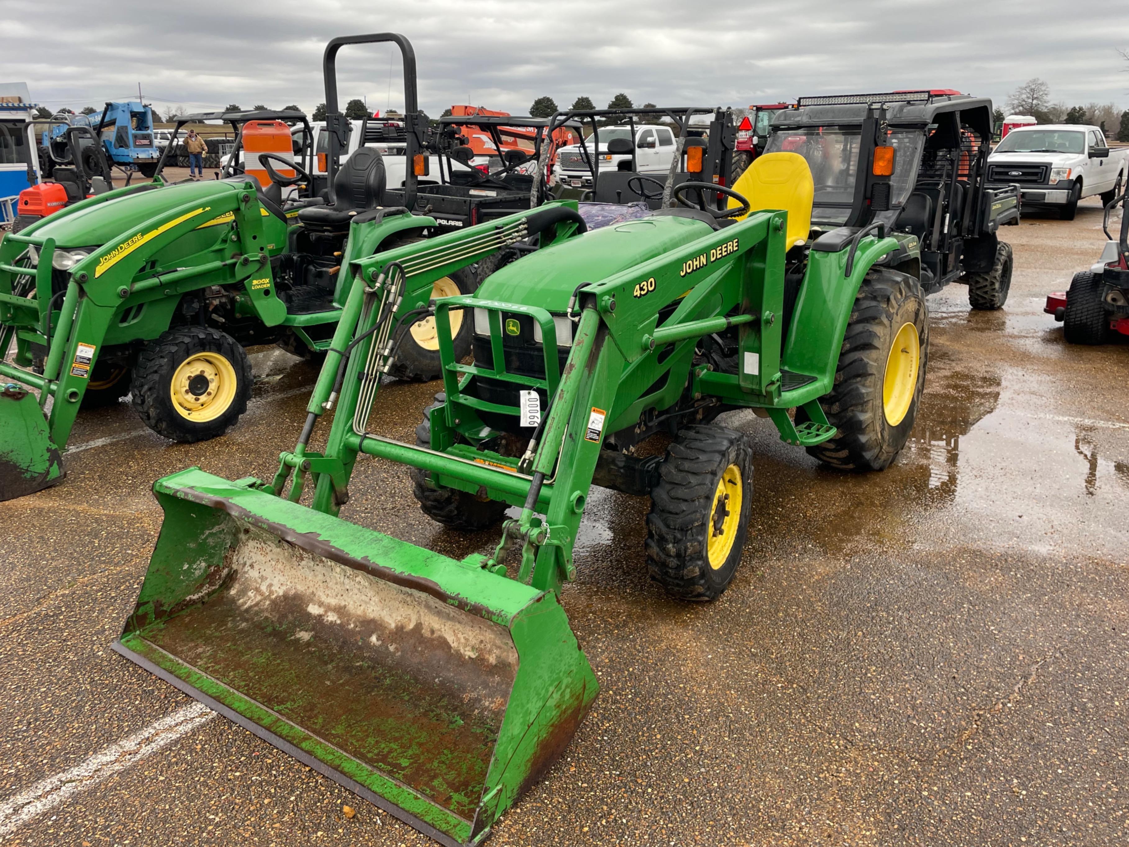 John Deere 4310 Tractor w/Loader