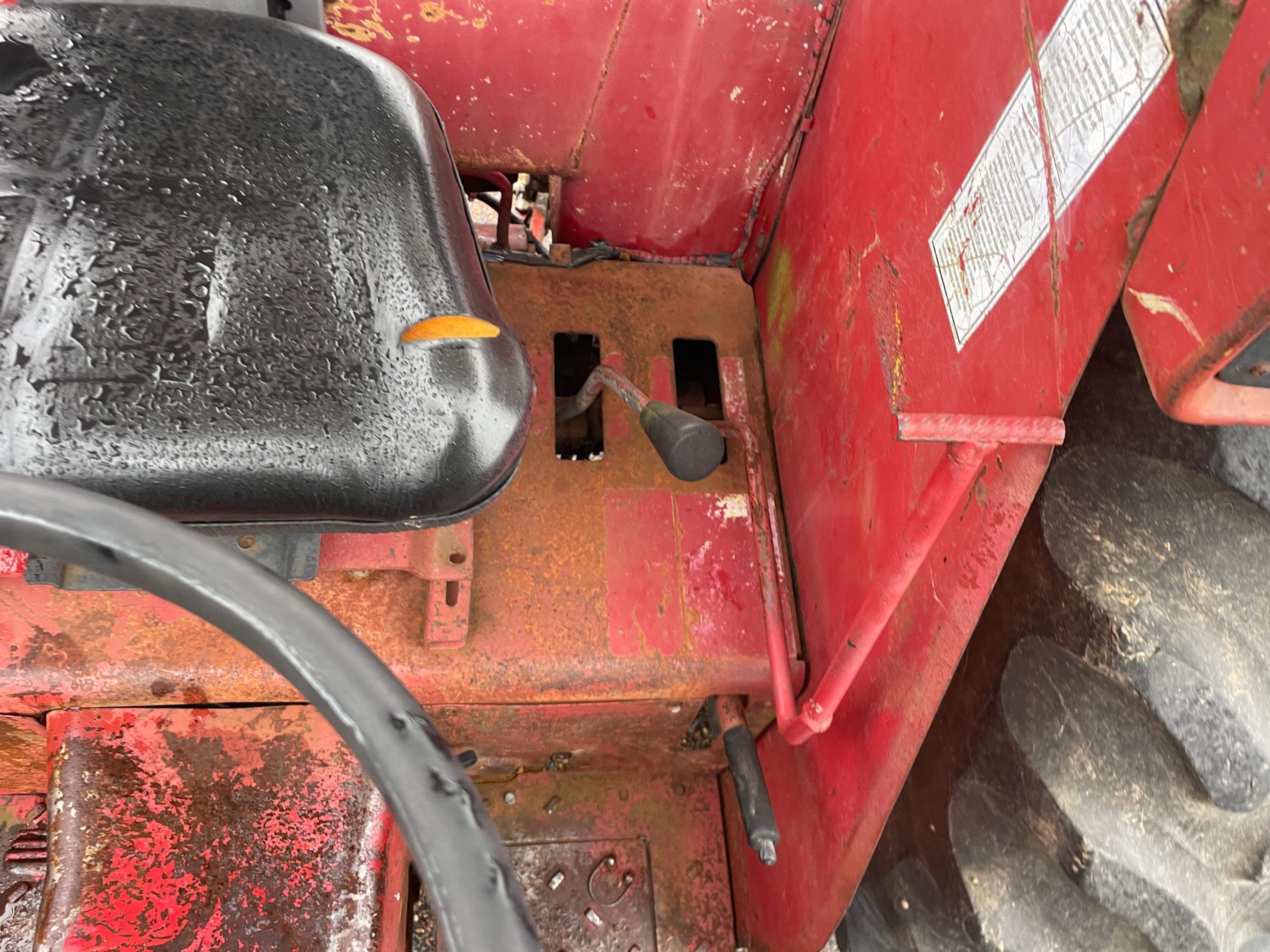 IH 784 Tractor