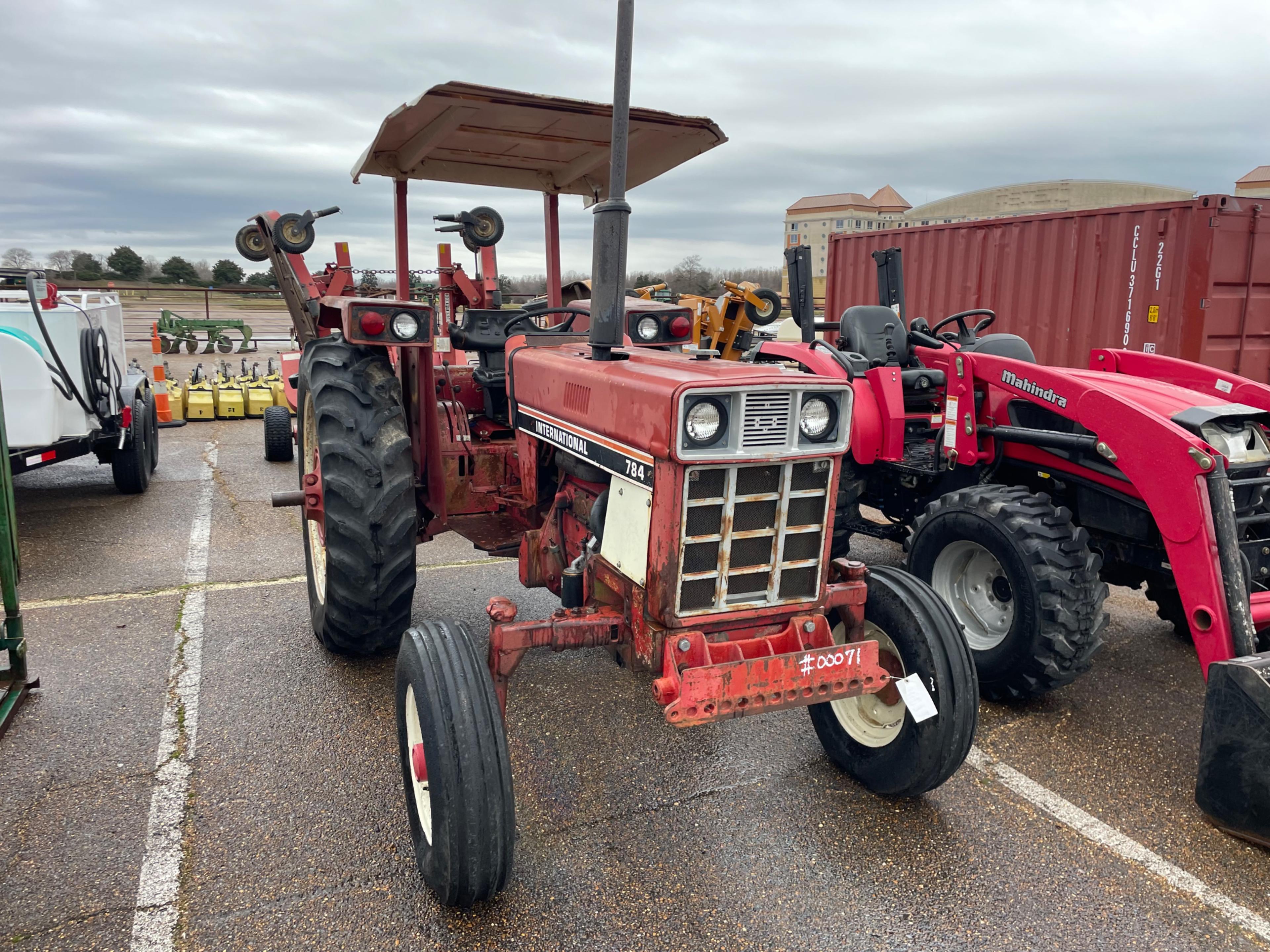 IH 784 Tractor