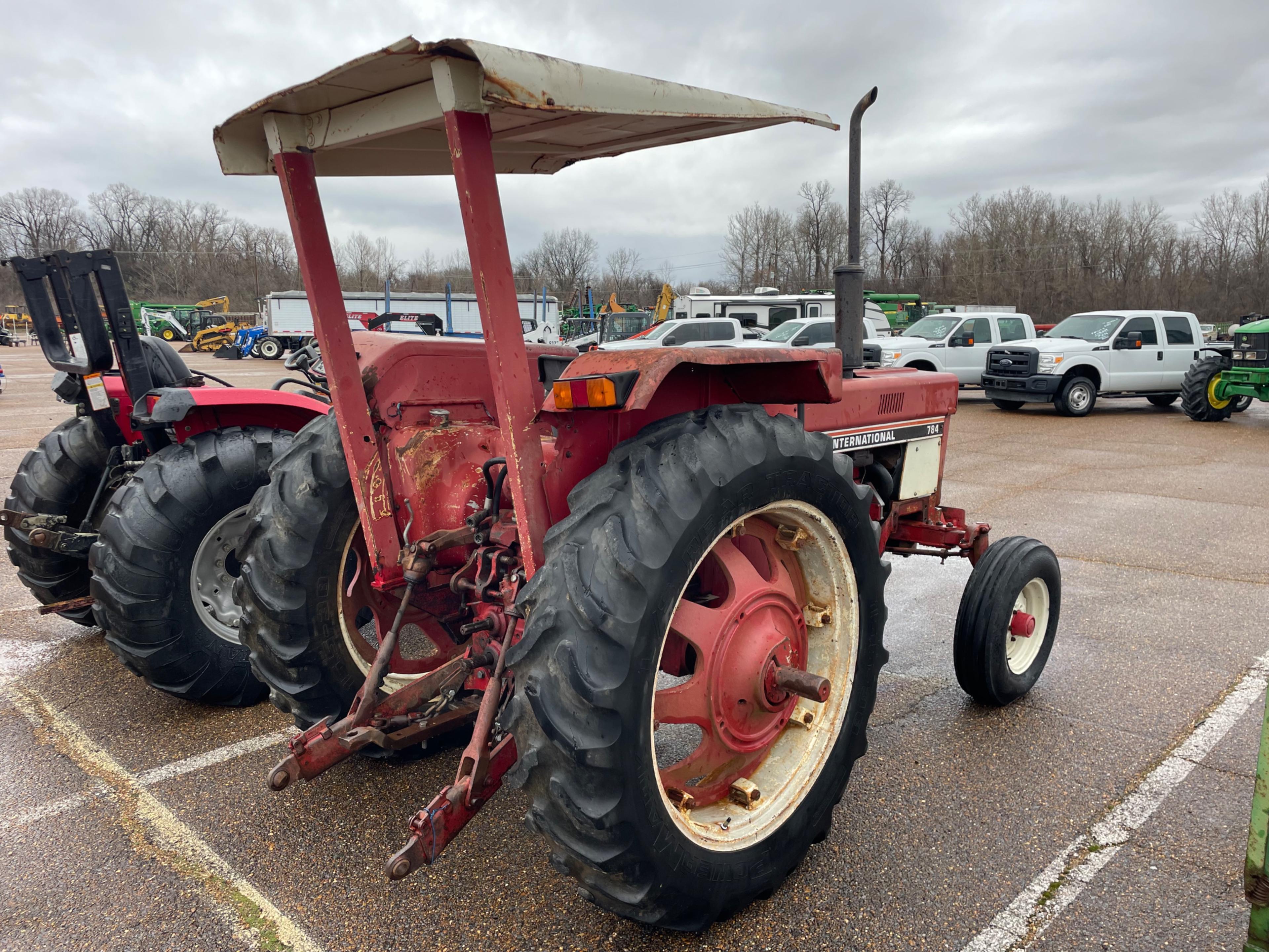 IH 784 Tractor