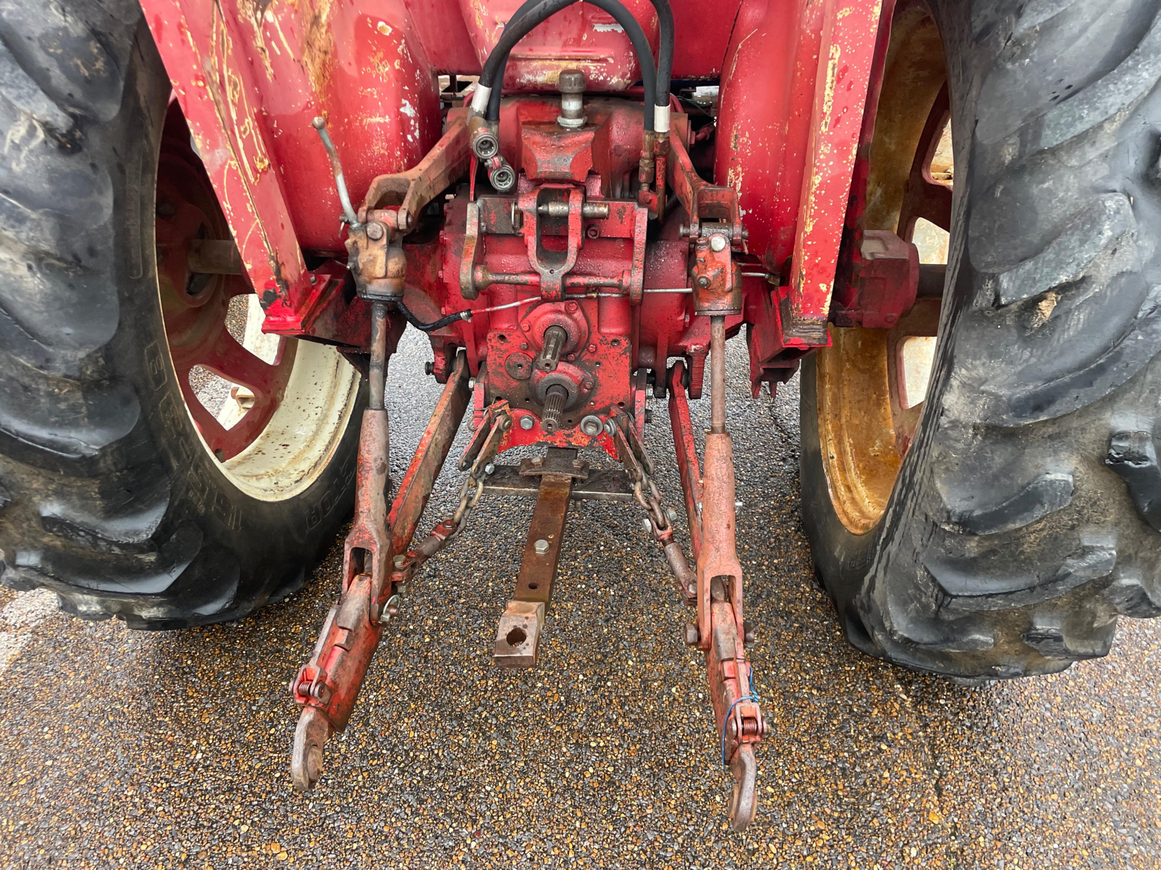 IH 784 Tractor