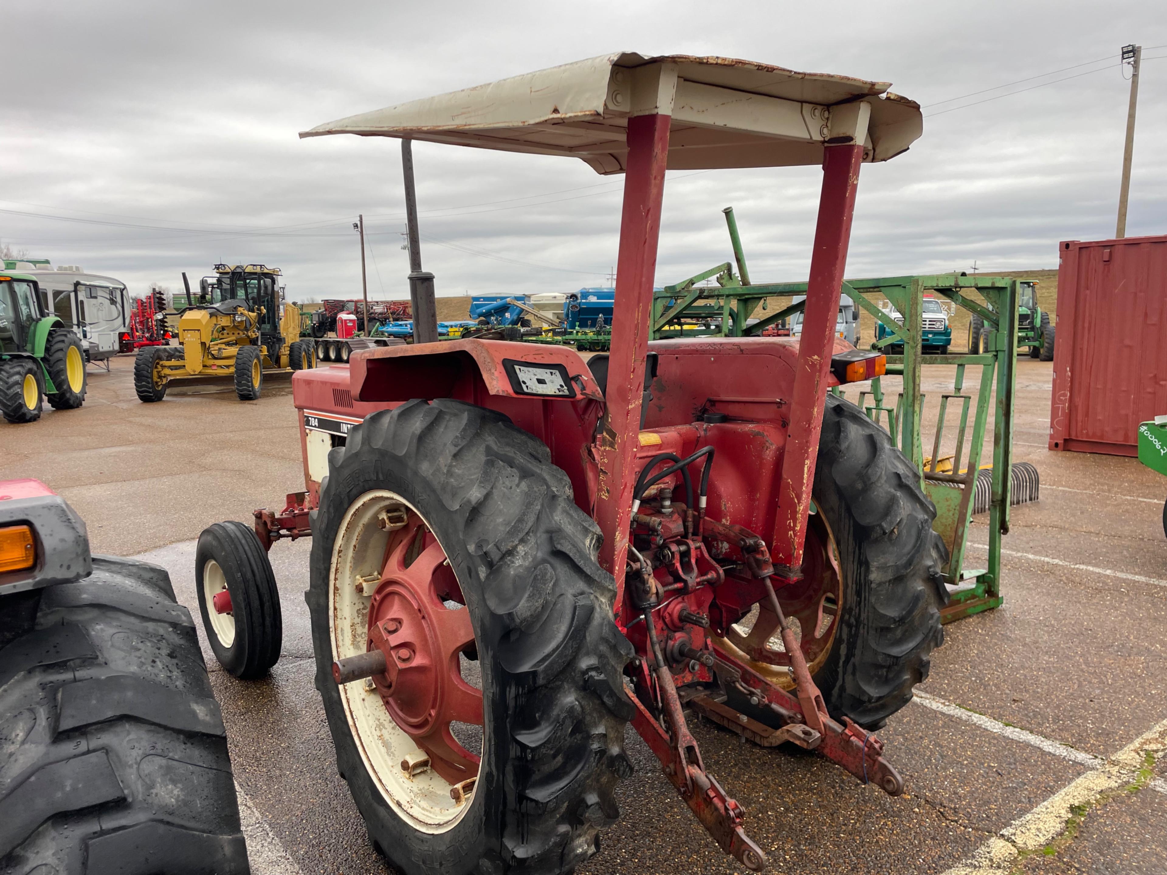 IH 784 Tractor