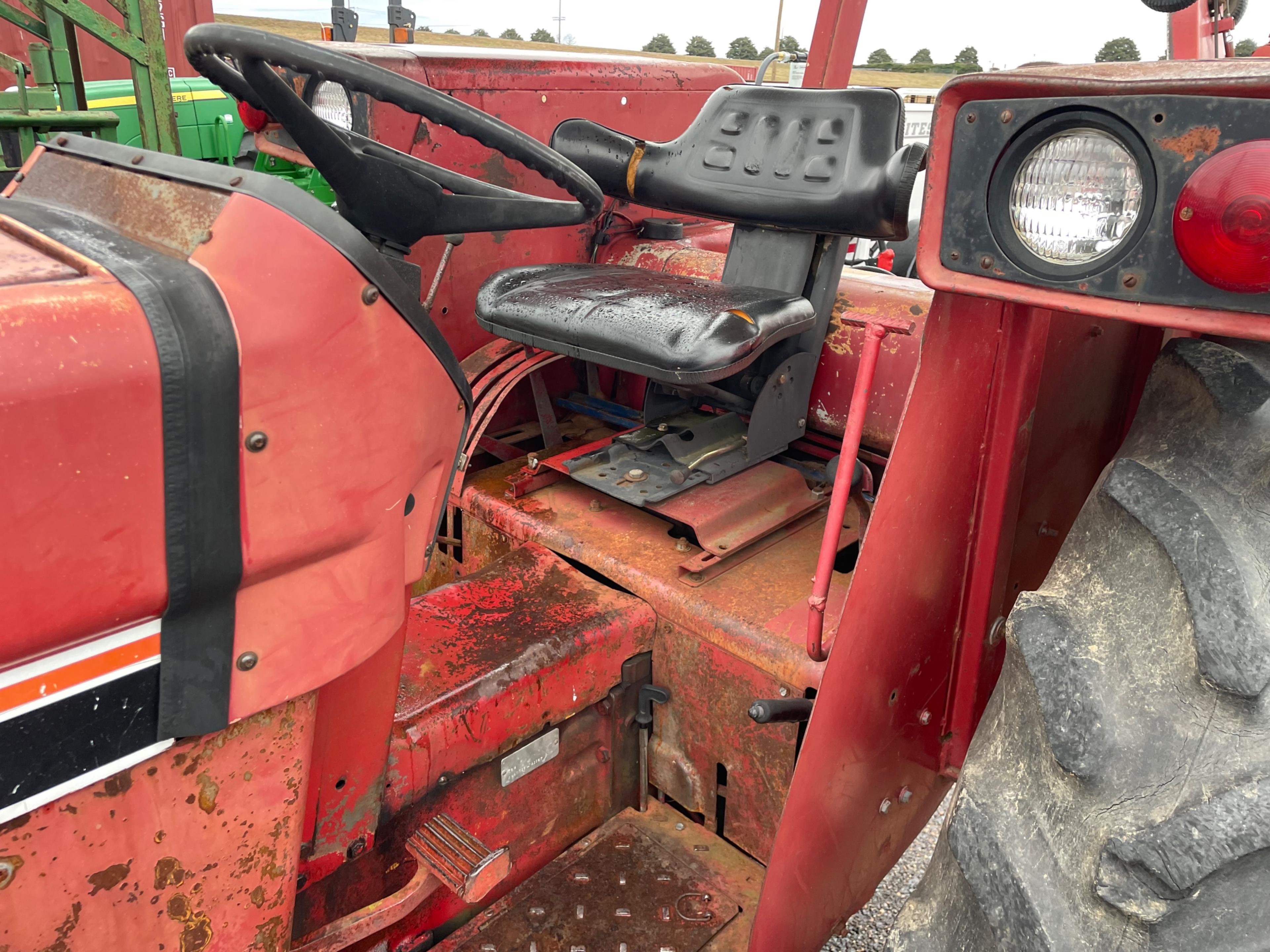 IH 784 Tractor