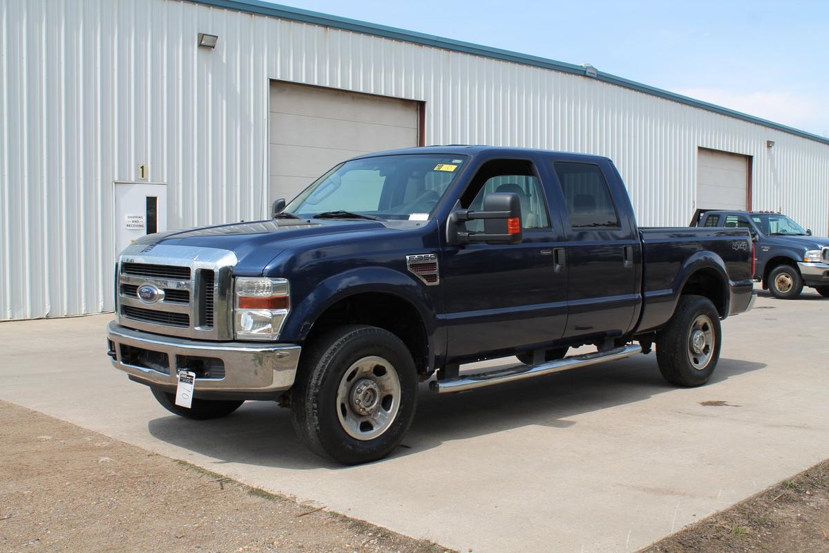 2008 FORD PICKUP, 4- WHEEL DRIVE, 1 TON, SINGLE WHEEL