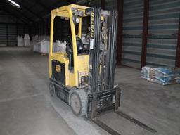 HYSTER- MODEL E50XN-33 5,000 LBS. CAPACITY ELECTRIC LIFT TRUCK / FORKLIFT WITH CHARGER