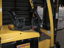HYSTER- MODEL E50XN-33 5,000 LBS. CAPACITY ELECTRIC LIFT TRUCK / FORKLIFT WITH CHARGER
