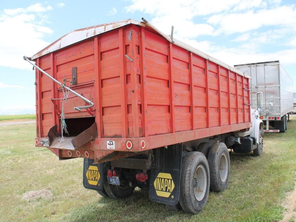 GMC- GENERAL MOTORS CORPORATION- SIERRA 7000 SERIES 1979 GRAIN TRUCK